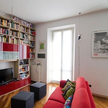 Quiet & Bright In A Sparkly District! Apartment Milan Bagian luar foto