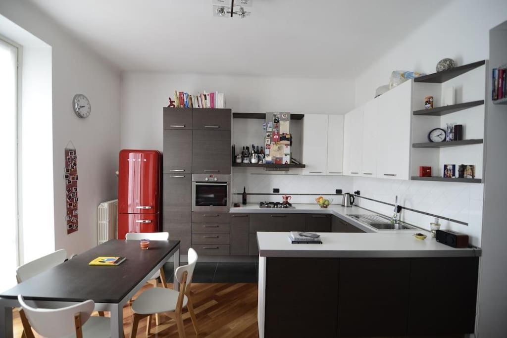 Quiet & Bright In A Sparkly District! Apartment Milan Bagian luar foto