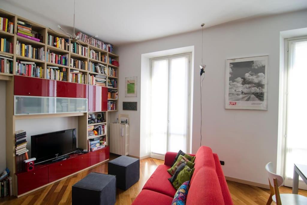 Quiet & Bright In A Sparkly District! Apartment Milan Bagian luar foto