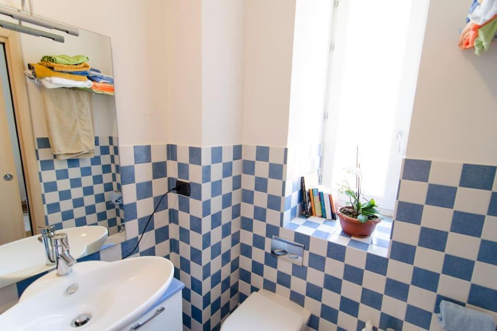 Quiet & Bright In A Sparkly District! Apartment Milan Bagian luar foto